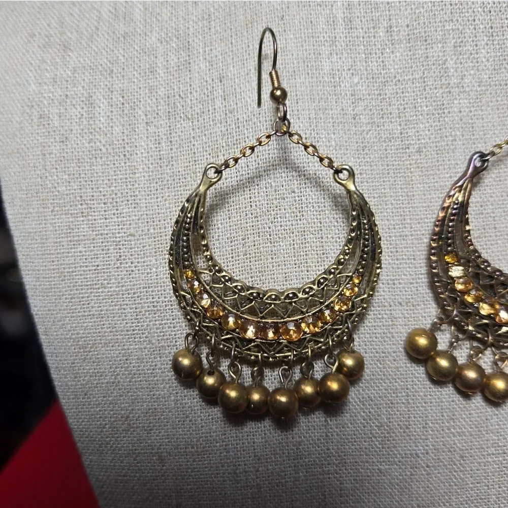 Vintage dangling boho style stone earrings gold tone